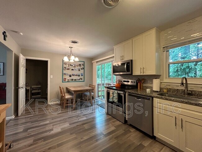 Foto del edificio - 3537 Forest Haven Ln