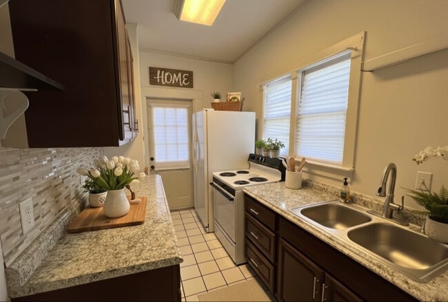 Building Photo - 2535 Post St