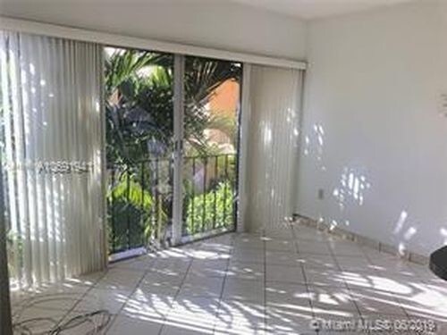 Foto del edificio - 9300 W Flagler St