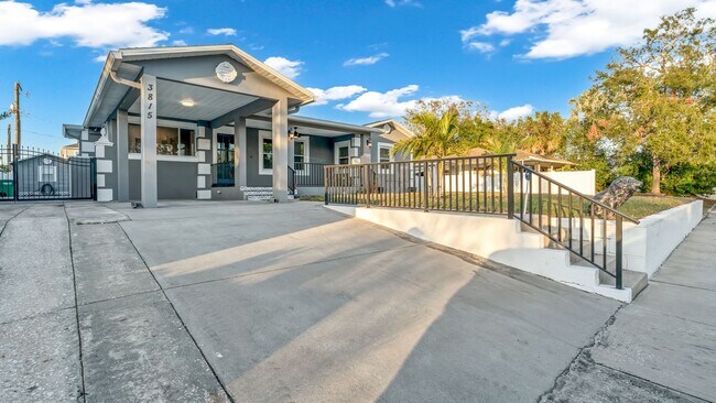 Building Photo - Beautiful S. Tampa 3BR/2BA remodeled home ...
