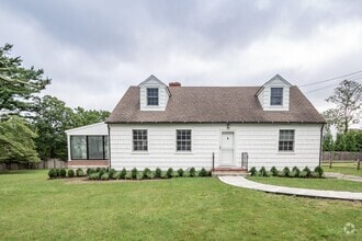 Building Photo - 11 Meadowlark Ln