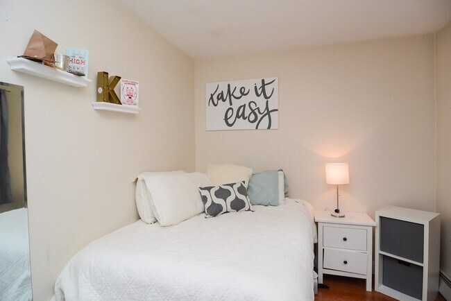 Foto del edificio - 548 E 8th St