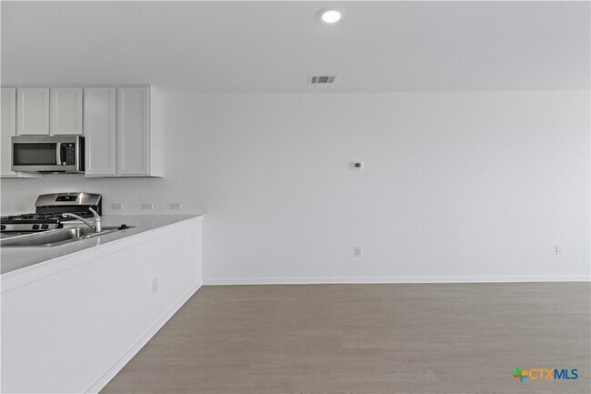 Building Photo - 285 Tahoe Ave