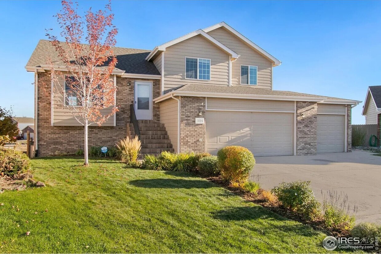 Primary Photo - 3124 Canyon Cir