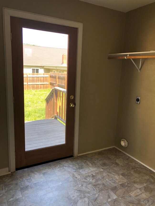 Foto del edificio - Cute 2 bedroom with garage