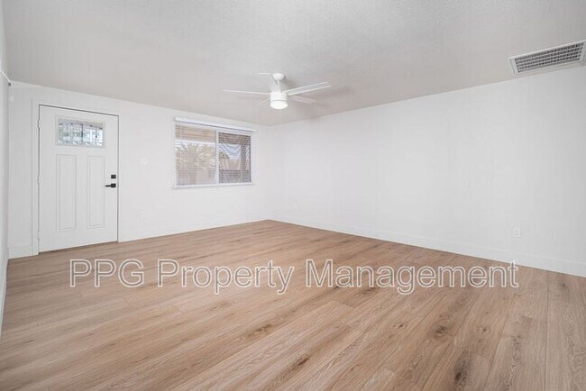 Foto del edificio - 3718 E Ludlow Dr