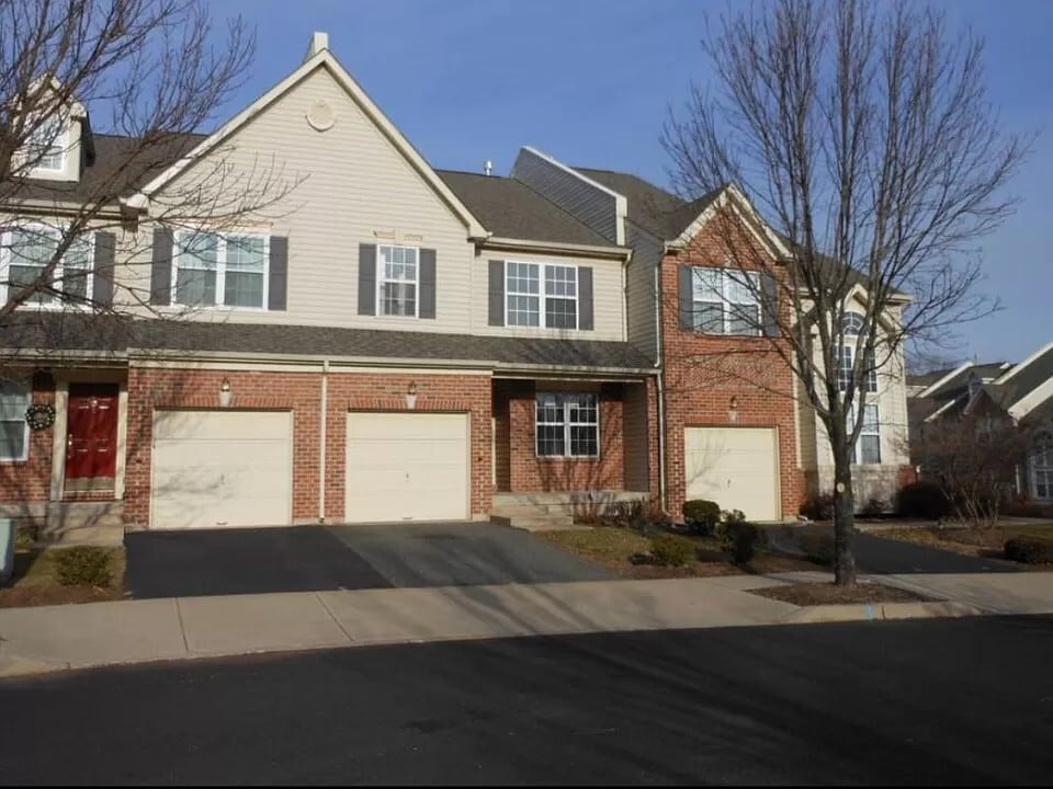 Primary Photo - 313 Jamestown Ct