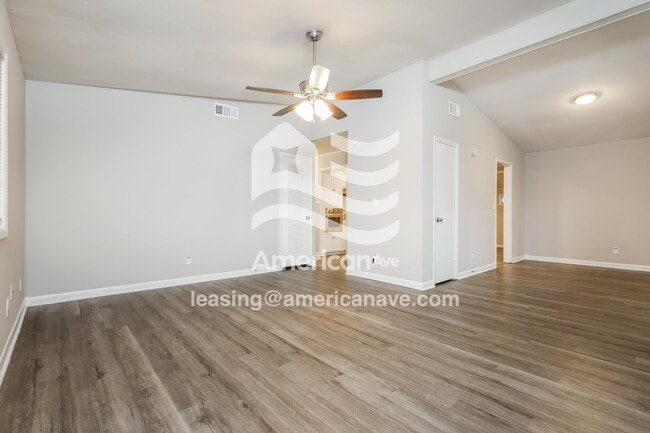 Building Photo - 2410 Broadmoor Dr