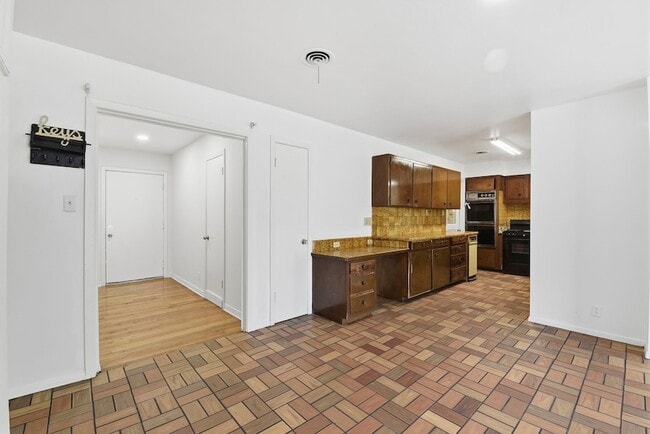 Photo - 7138 Mobud Dr House