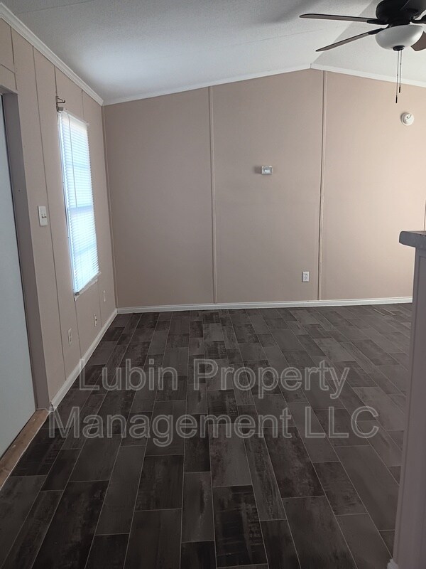 Foto del edificio - 72 Christopher Cir