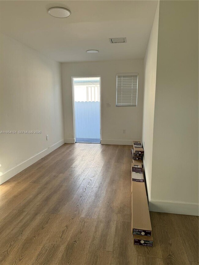 Foto del edificio - 2180 NW 59th St