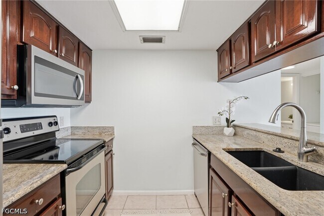 Foto del edificio - 2885 Palm Beach Blvd