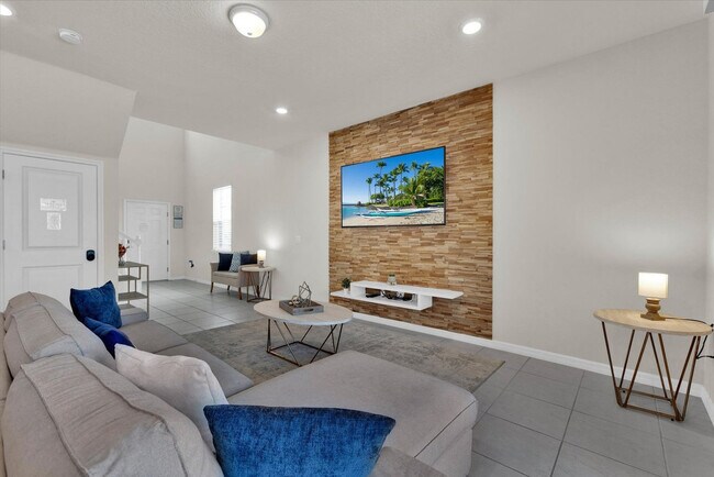 Building Photo - 1811 Summer Dr