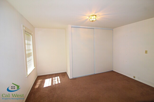 Foto del edificio - $2095 - Rose Garden Junior 1 Bedroom Apart...