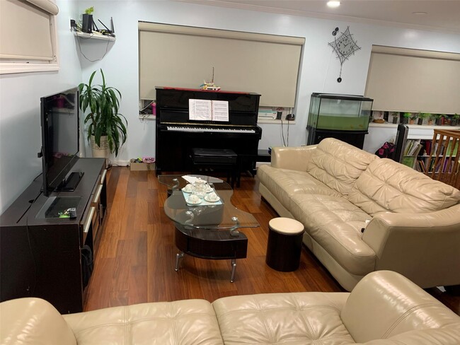 Foto del edificio - 226-04 77th Ave