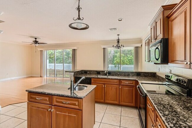 Building Photo - 8181 Wild Oaks Cir, Largo, FL, 33773