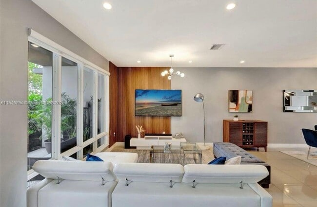 Foto del edificio - 6438 NW 104th Ct