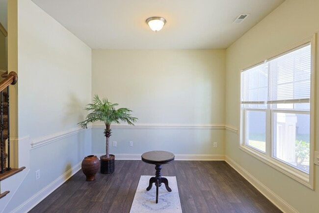 Foto del edificio - 1628 Mount Rainer Dr