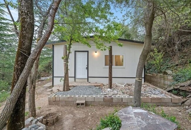 Building Photo - Charming 3 Bed/2 Bath Manufactured Home wi...