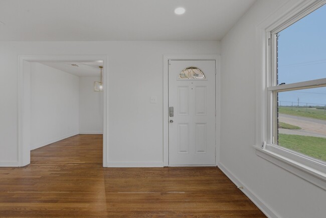 Building Photo - 2020 NE 30th St