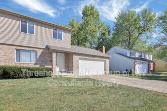 Building Photo - 2522-2524 Weyburn Rd