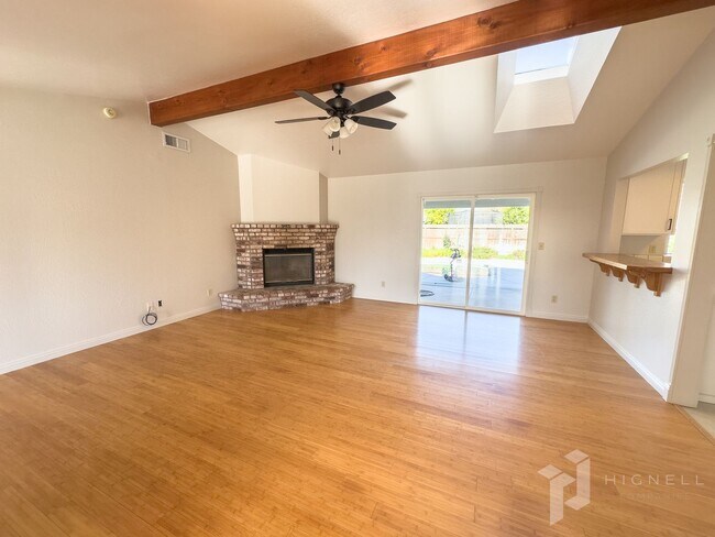 Building Photo - Spacious Chico Home with Pool! LANDSCAPING AND POOL SERVICE INCLUDED!