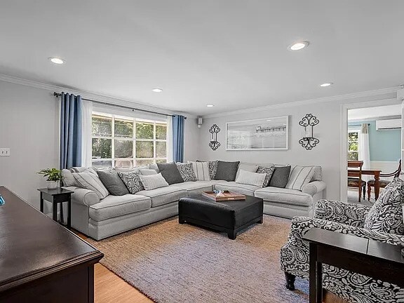 Foto del edificio - Welcome to the home of your dreams! This g...