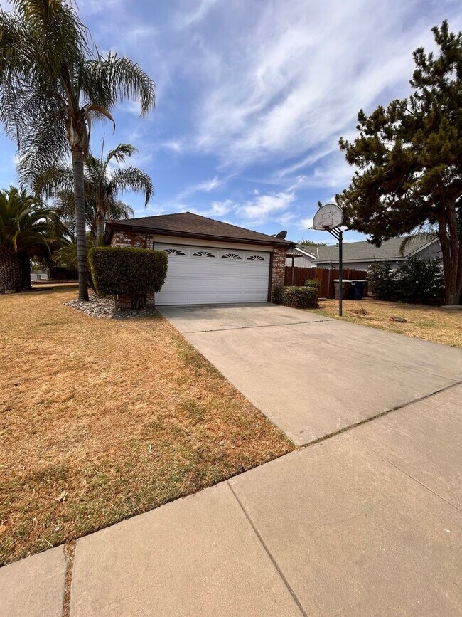 Foto del edificio - Cute home for rent in Tulare