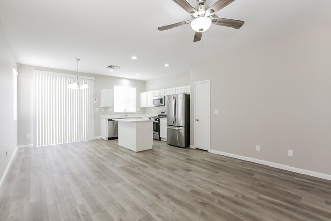 Building Photo - 9782 Vista Crest Ave