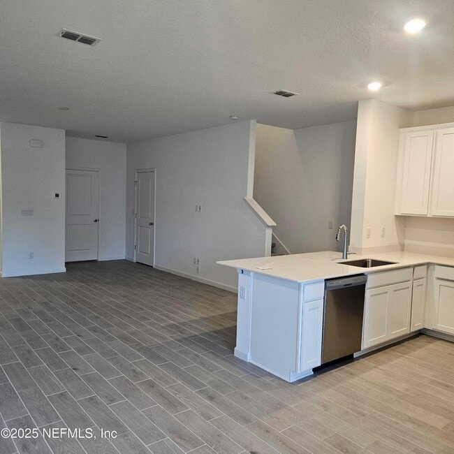 Foto del edificio - 6874 Golden Monarch Ave