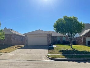 Building Photo - 5149 Raymond Dr