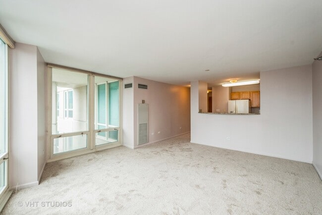 Building Photo - 345 N La Salle Dr