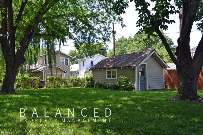 Foto del edificio - 2 br, 1.5 bath House - 1155 SW College Ave
