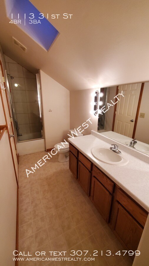 Building Photo - 4bed/3bath/1car duplex