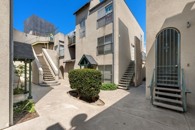 Building Photo - CITY HEIGHTS LOVELY 2 BD, 2 BA, RENOVATED. CLOSE TO YMCA, SCHOOLS