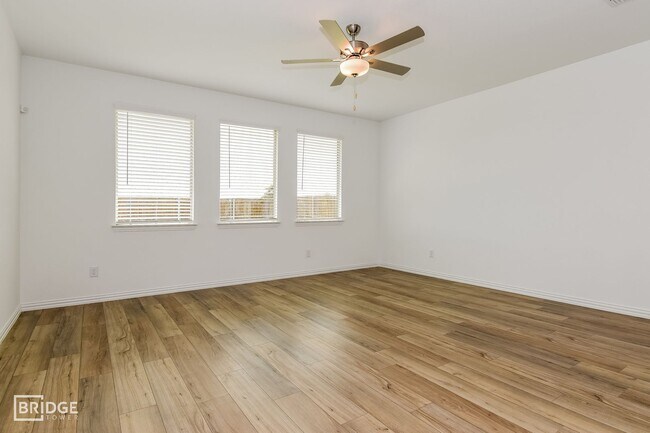 Foto del edificio - 5233 Rockrose Ln