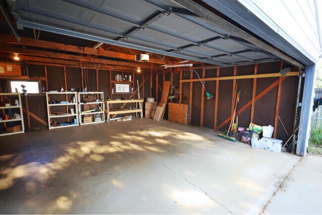 Building Photo - 406 9th Ave NW