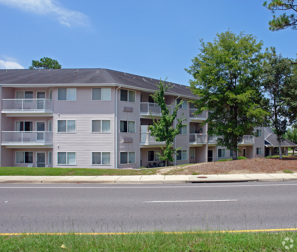 Building Photo - University Pines