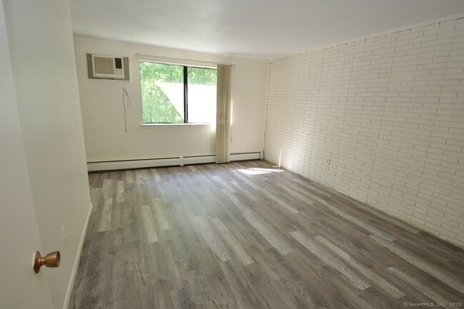 Building Photo - 839 Blackstone Vlg