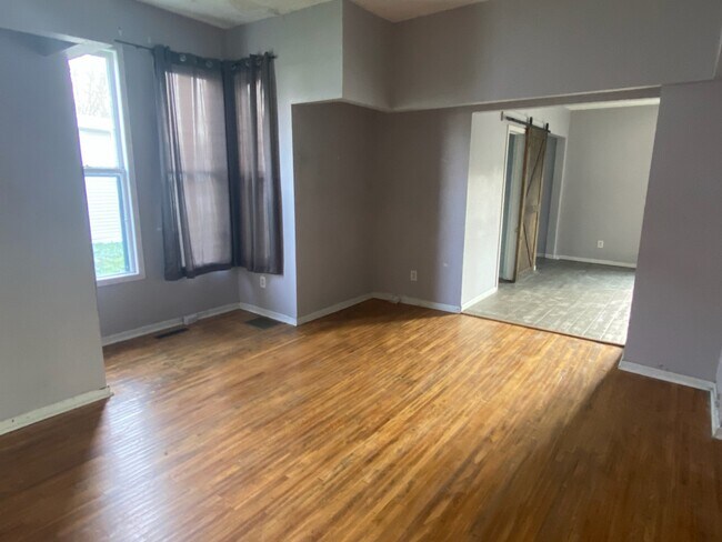 Sala de estar - 605 N Market St