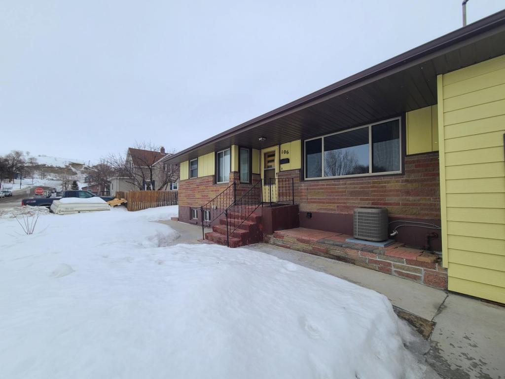 106 8th Ave NE House for Rent in Mandan, ND