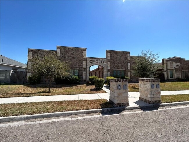 Building Photo - 2708 Primrose Ave
