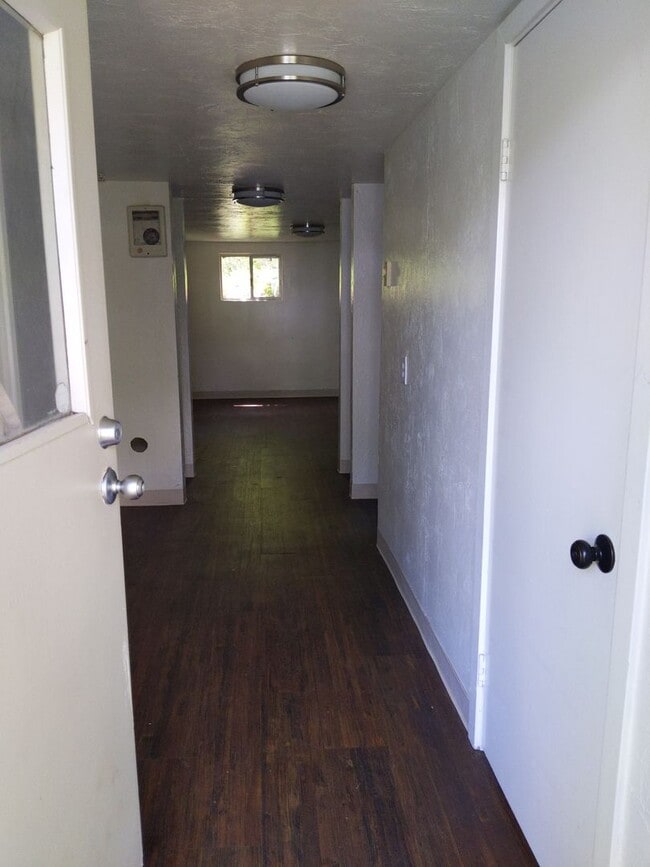 Building Photo - 1698 Riverview St