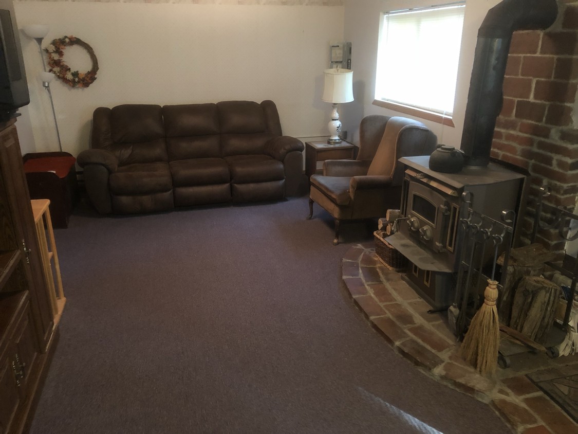 Living Room - 606 Lacy Pl