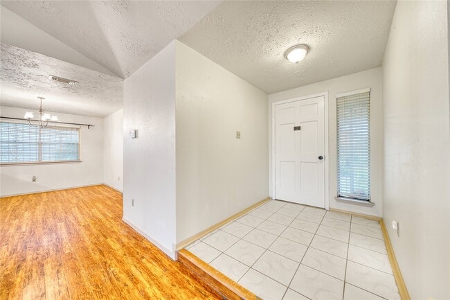 Foto del edificio - 7811 Westbank Ave