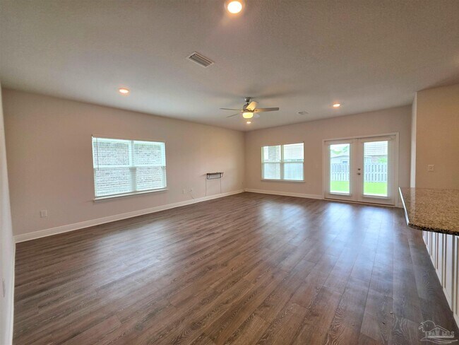 Foto del edificio - 7757 Burnside Lp