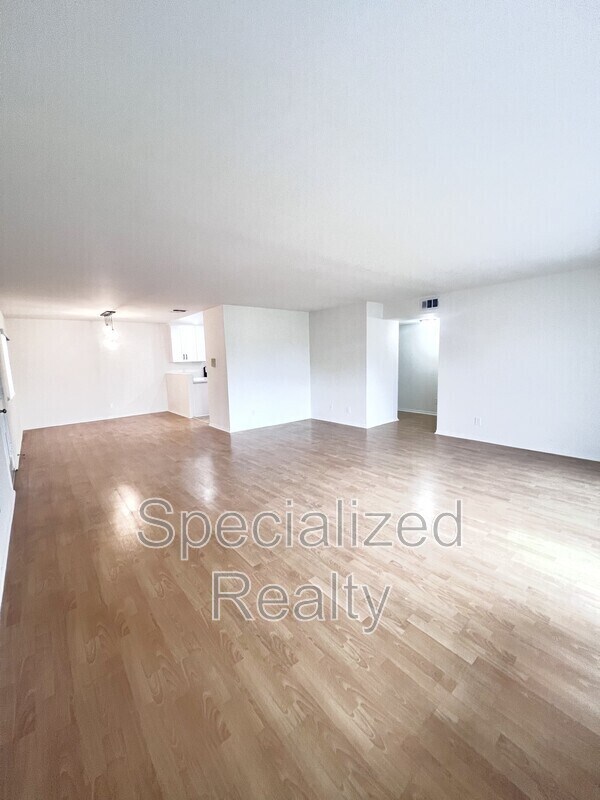 Building Photo - 5325 Romaine St
