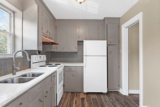 Renovated kitchen - 4018 Forest Hill Ave