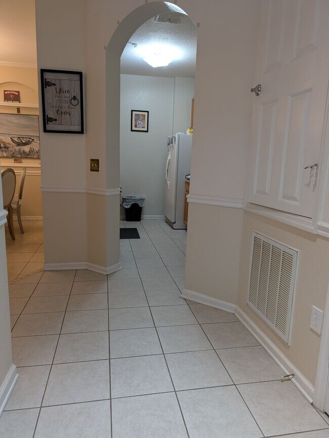 Foto del edificio - 3 Bedrooms 2 baths Immaculate condominium ...