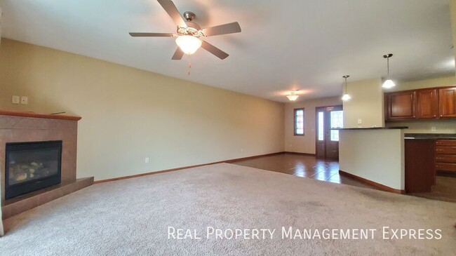 Foto del edificio - 2 Bedroom, 1 Bath Townhome with Amenities!